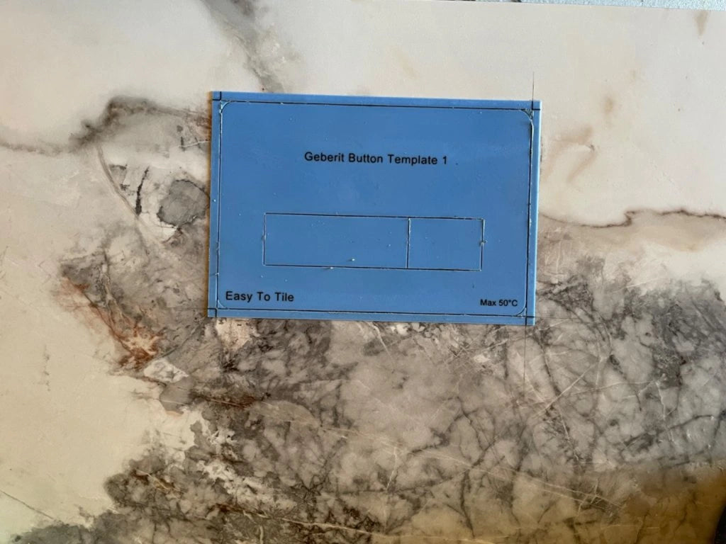 Slēptais tualetes noskalojuma poga EasyToTile – Geberit Delta Apaļais Stūris (3 vienā izgriezums)